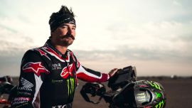 Skyler Howes hat ein Gespür für Showtalent, und das nicht nur, wenn er seinen Schnurrbart zwirbelt und einen Cowboyhut aufsetzt. 