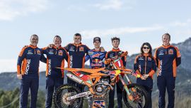 Der amtierende MX2-FIM-Motocross-Weltmeister Simon Laengenfelder hat einen neuen Vertrag mit Red Bull KTM Factory Racing unterzeichnet und wird auch 2027 in Orange fahren.