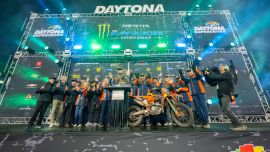 Eli Tomac von RED BULL KTM holt sich seinen achten Sieg beim Daytona Supercross 450SX
