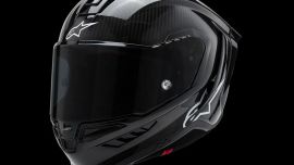 Eine der bekanntesten Marken im Motorsport gibt es jetzt auch bei XAJO im Retailshop in Brunn am Gebirge bei Wien.