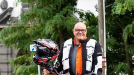 Mittlerweile versteht es sich von selbst: Die Tradition der Biker-Fahrt mit Intendant Wolfgang Böck zu den Schloss-Spielen Kobersdorf wird jede Saison gelebt und zählt bei einer Vielzahl von Bikern zu den Höhepunkten des „Motorsommers“.