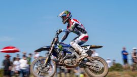 Tim Gajser vom Monster Energy Yamaha Factory MXGP-Team und Janis Reisulis vom Monster Energy Yamaha Factory MX2-Team starteten beim vierten Lauf der FIM-Motocross-Weltmeisterschaft mit beeindruckender Geschwindigkeit in den MXGP von Sardinien.