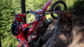 Bei der Premiere des „Hell`s Ride“ in Oberhof zeigte der Salzburger Ausnahmeathlet Michael Walkner eine Leistung der Extraklasse und sicherte sich nicht nur den Tagessieg, sondern auch wichtige Punkte für das neue Hard Enduro World Ranking.