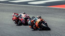Pedro Acosta kämpfte am Samstag auf der glühend heißen Rennstrecke von Mugello bis zur Zielflagge um einen Platz unter den Top Ten beim siebten Sprint der Saison. 