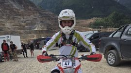 Eine hervorragende Performance zeigte der iBi Bischof Immobilien-Racer Lorenz Steinkellner mit P39 beim Red Bull Erzbergrodeo 2026.