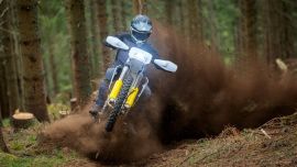 Entwickelt für anspruchsvolles Gelände, vereinen die neuesten Offroad-Bikes Präzision, Agilität und Kontrolle.