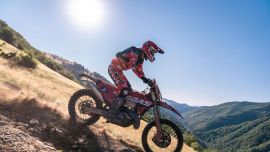 Das härteste Hard Enduro Rennen der Welt, die Red Bull Romaniacs, endete für den Salzburger Hard Enduro Fahrer Michael Walkner mit einer bitteren Tragödie kurz vor dem Ziel.