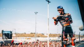 Red Bull KTM trug dazu bei, den mehr als 184.000 Zuschauern in Misano beim Grand Prix von San Marino eine fesselnde Show zu bieten, bei der Pedro Acosta auf der KTM RC16 den 3. Platz belegte. 