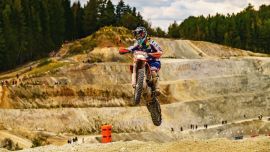 Beim diesjährigen DIMOCO AspangRace zeigte Samuel Pinter einmal mehr, was im Endurosport möglich ist, wenn Einsatz, Ausdauer und fahrerisches Können zusammenkommen.