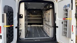 Es geht um durchdachte Fahrzeugaufbauten und Umbauten für ein hartes Gewerbe. Um Rettung, Feuerwehr und besondere Einsatzfahrzeuge, die für ihre Aufgaben möglichst effektiv, robust und technisch modern ausgestattet sein müssen.