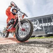 Vollgas geben ohne Emission mit der E-Motocross