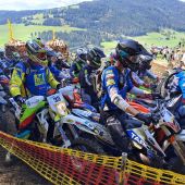 Foto Family Enduro Serie in Perchau erste Kurve