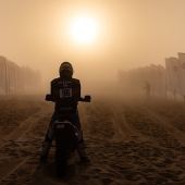 Tobi Ebster Kini Red Bull: Abu Dhabi Desert Challenge Etappe 1 auf P4