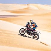 Tobi Ebster Kini Red Bull: Abu Dhabi Desert Challenge Etappe 1 auf P4