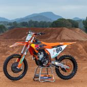 KTM präsentiert die 250 SX-F ADAMO EDITION