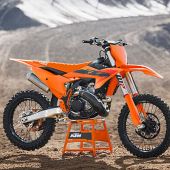 KTM präsentiert SX Baureihe 2025 - mit sensationellen Entwicklungen