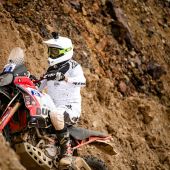 Red Bull Erzbergrodeo 2024: Antoine Meo gewinnt Iron Road Prolog auf Ducati DesertX Rally 