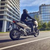 Honda überarbeitete die Forza-Baureihe für 2025 - technisch, sowie mit neuen Farben.