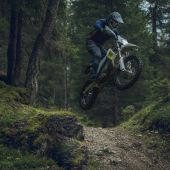 Husqvarna Mobility erweitert das Angebot an Elektromotorrädern und stellt die neue Husqvarna Pioneer vor