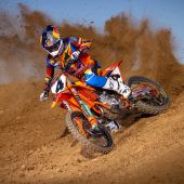 Die KTM 450 SX-F und die KTM 250 SX-F FACTORY EDITIONS 2025 stehen in den Startlöchern