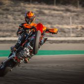 2026 KTM 690 SMC R – Hör auf, größer zu werden!