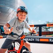 Electric Balance Bike Parcours vor der KTM Motohall