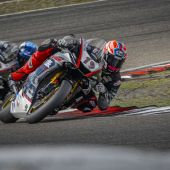 Andreas Kofler holt sich am Nürburgring Rennen Platz eins