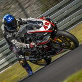 Andreas Kofler holt sich am Nürburgring Rennen Platz eins