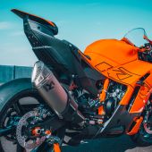 Die KTM 990 RC R des Modelljahres 2026 steht in den Startlöchern!