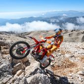 Manuel Lettenbichler vom Red Bull KTM Factory Racing Team holt souveränen Sieg beim Sea to Sky-Rennen