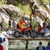 Manuel Lettenbichler vom Red Bull KTM Factory Racing Team holt souveränen Sieg beim Sea to Sky-Rennen