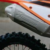 Mit den FACTORY EDITION Modellen 2026 hebt KTM seine erfolgreichen SX-F Motocrosser erneut auf ein neues Niveau.