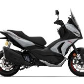 Auf der EICMA 2025 stellt Aprilia den neuen SR GT 400 vor, einen mittelgroßen GT-Roller mit sportlicher DNA. 