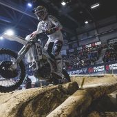 Perfekte Nacht für Billy Bolt bei der zweiten Runde der SuperEnduro