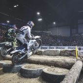 Perfekte Nacht für Billy Bolt bei der zweiten Runde der SuperEnduro