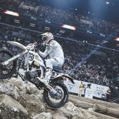 Billy Bolt kämpft sich zum Sieg beim SuperEnduro in Budapest