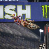 Eli Tomac von RED BULL KTM holt sich seinen achten Sieg beim Daytona Supercross 450SX