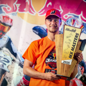 Roan van de Moosdijk startet 2026 für das KTM Kosak Racing Team erneut auf Bridgestone Reifen