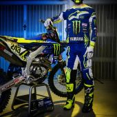 Tim Gajser ehrt Valentino Rossi mit Dekor