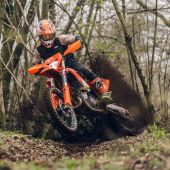 Die Modellreihe KTM EXC und EXC-F 2027 baut auf den langjährigen Erfolgen von KTM im Enduro-Spitzensport auf.