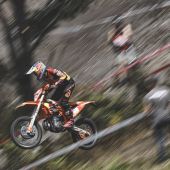 Josep Garcia und Andrea Verona vom Red Bull KTM Factory Racing Team setzten ihre beeindruckende Saison in der FIM EnduroGP-Weltmeisterschaft 2026 beim vierten Lauf in Fafe, Portugal, fort.