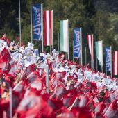 MotoGP-Fans feiern Hymne mit Woodstock Allstar Band