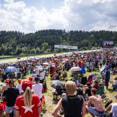 MotoGP-Fans feiern Hymne mit Woodstock Allstar Band