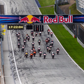 Andreas Meklau kehrt als Gaststarter von KTM zurück und steht auf dem Podium