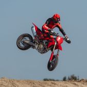 Ducati Desmo450 SM: Eine neue Supermoto‑Ära – jetzt bei Schruf, dem aktiven Rennsport‑Händler!