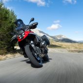 Der neue Bridgestone BATTLAX ADVENTURE A42 bietet verbesserte Nassperformance, höhere Laufleistung und mehr Fahrkomfort.