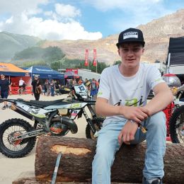 Fabian Bachler ist mit 16 Jahren in der Enduro ÖM mehr als erfolgreich und als stolzer Steirer ist die Teilnahme am Red Bull Erzbergrodeo mehr als Pflicht.