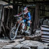 Enduro-Artist Dieter Rudolf feiert Klassen Sieg bei der Red Bull Romaniacs