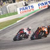 Das Red Bull KTM MotoGP Factory Racing Team gab mit Bradley Smith und Pol Espargaro ihr Maximum auf dem Misano World Circuit Marco Simoncelli in der zweiten Runde der MotoGP auf italienischem Boden in dieser Saison. 
