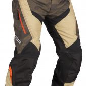 DAKAR - der passende Name für die haltbarste Offroad-Bekleidung der Welt. Nach der berühmtesten Ziellinie in der Geschichte benannt, ist die DAKAR Kollektion von KLIM der Favorit für jeden Enduro Fahrer der unzählige und unvergessliche Offroad Kilometer sammelt!